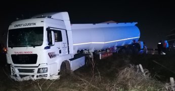 Park halindeyken freni boşalan tanker yoldan çıktı