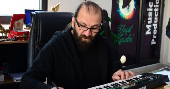 Yazdığı şarkının tüm  gelirini bağışlayacak