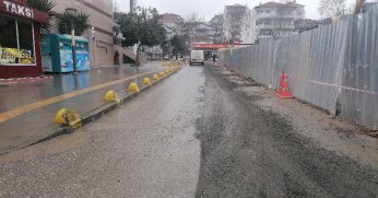 Altyapı malzemesi dökülen yol trafiğe açıldı