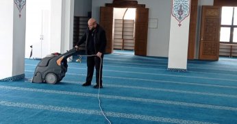 Gölcük’teki camilerde Ramazan temizliği