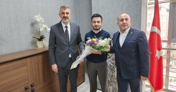 Sezer, sağlık çalışanlarının  Tıp Bayramı’nı kutladı