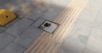 Kırık doğalgaz kapağı yenilenmeli