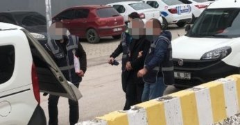 Bir kişiyi öldüren, eşini de yaralayan sanık hakim karşısında