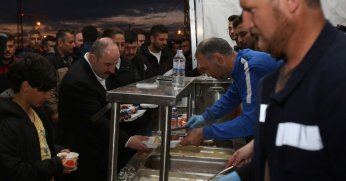 Bakan Varank, Kocaeli  çadır kentte orucunu açtı