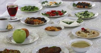 “Sahuru atlamayın, iftarda  ağır beslenmeyin” tavsiyesi