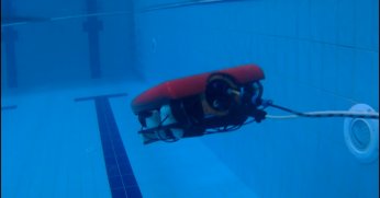 Lise öğrencileri su altı robotu üretti