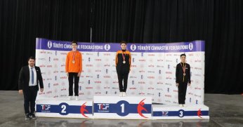 Aerobik cimnastikçiler  madalyalarla döndü