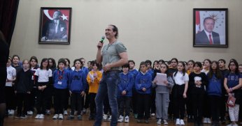  23 Nisan şarkıları söyleyecek