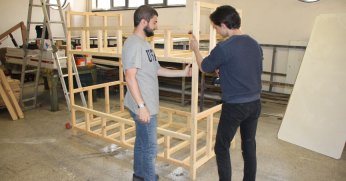 Depremzedeler için  ranza üretiyorlar