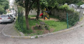 Parkın tel örgüleri  yerine monte edilmeli