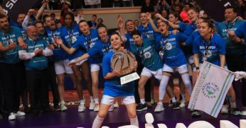 İzmit’in kızı herkese yeter