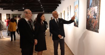 Türkan Çoban, ilk kişisel resim sergisini açtı