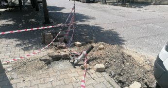 Donanma Caddesi’nde direkler yenileniyor