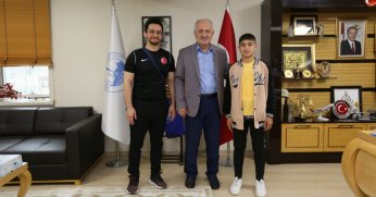 Başkan Aygün, Şampiyon güreşçiyi kutladı