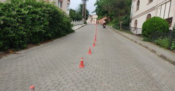 3129. Sokak’ta yola yeni dubalar konuldu