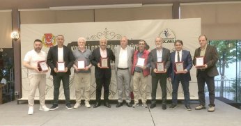 Onur Gecesi’nde plaketler dağıtıldı