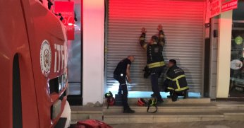 Yeni dükkan açacaklardı, iş hanında mahsur kaldılar