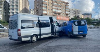 İşçi servisi ile kargo midibüsü çarpıştı: 4 yaralı