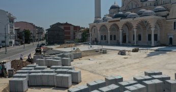 Altı otopark, üstü meydan