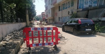 74. Sokak’ta zemin düzeltiliyor