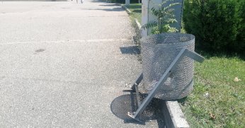 Kutulara verilen zarar dikkat çekiyor