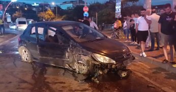 Frenleri tutmadı, refüje çarpıp durdu