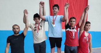 Körfezli güreşçiler başarılı oldu