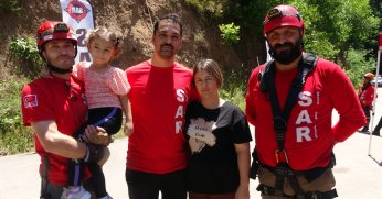 Ailesini kurtaran ekipten eğitim aldı