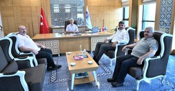 Kocaman’dan hacılara ziyaret