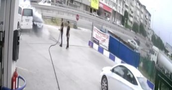Akaryakıt istasyonunda erken müdahale faciayı önledi