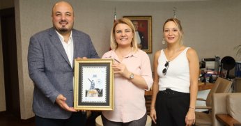 KYÖD Başkanı Saral’dan Hürriyet’e anlamlı hediye