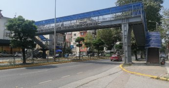 Üstgeçit zemini kauçukla kaplanmalı