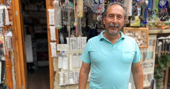 Atık camları çeşitli objelere dönüştürüyor