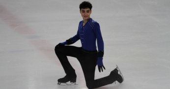 Antrenörsüz başarısını buzlara yazıyor 