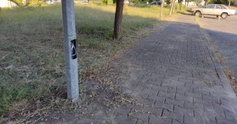 Kabloya erişim, kapakla engellenmeli