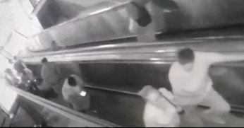 Yürüyen merdivenlerde sorumsuz hareket