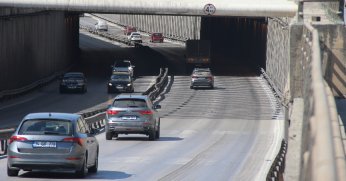 Sürücüler, battı-çıktıya yansıyan ışıklardan şikayetçi