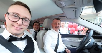 Başkan, özel çocukları TOGG ile tura çıkardı