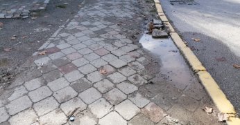 Çöken kaldırıma bakım gerekli