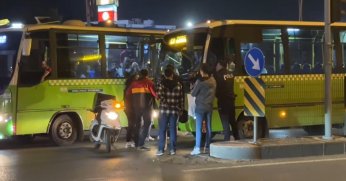 Kendisini sıkıştırdığını iddia ederek şoföre saldırdı