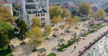 Ulaşlı Camii’ne estetik meydan