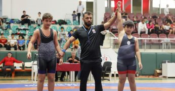 Cumhuriyet Kupası için güreştiler