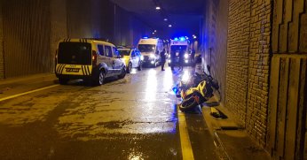 Refüje çarpan motosikletin sürücüsü öldü