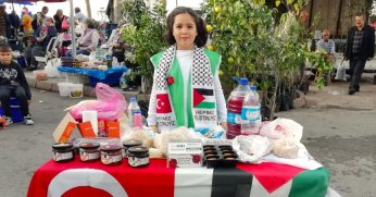 Gazze’ye destek için kermes düzenledi