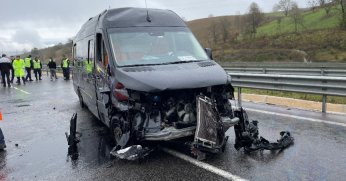 Minibüsle otomobil çarpıştı: 5 yaralı