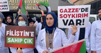 Sağlıkçılar İsrail’in Gazze saldırılarını protesto etti