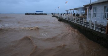 Sağanak ve fırtına hayatı olumsuz etkiliyor