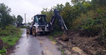 Ulaşlı’da yollardaki malzemeler temizlendi