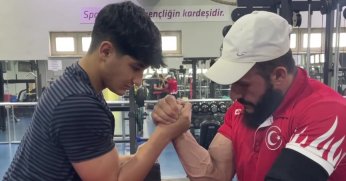 Kenan Eroğlu gençleri hazırlıyor 