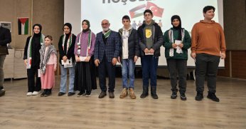 Öğrenciler Filistin’i anlattı, ödüllerini aldı